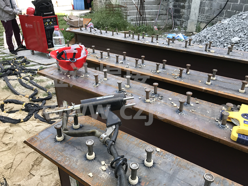 栓釘焊機(jī) RSN-2500客戶(hù)H型預(yù)埋件焊接現(xiàn)場(chǎng)