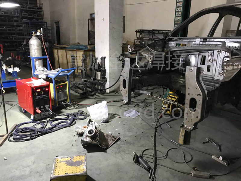 汽車(chē)制造-電弧螺柱焊機(jī) RSN-1200客戶(hù)現(xiàn)場(chǎng)